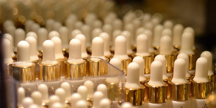 The Power of Serum: Unlocking the Secrets to Glowing Skin and Youthful Radiance